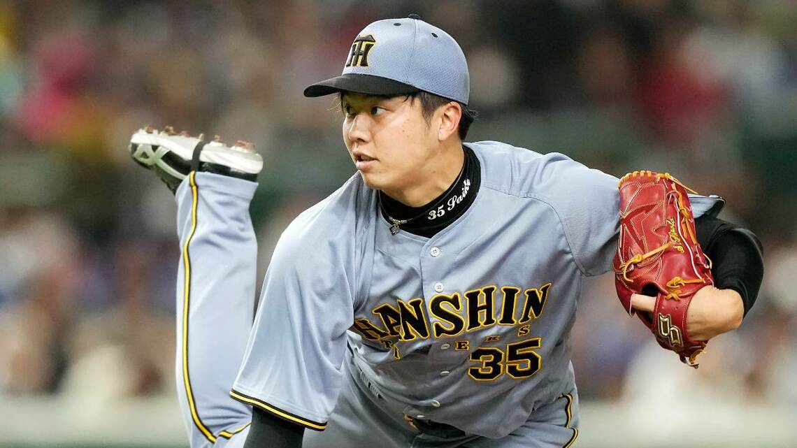 ロサンゼルス・ドジャースとの試合では大谷翔平を抑えた阪神タイガースの才木浩人。球団の総合人気はいかに?(写真:AP/アフロ)
