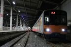 急行停車線の500系（左）と通過線の50000型