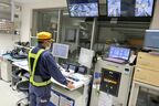 一般的な電車と同様、つねに安全を確認しながら運転する