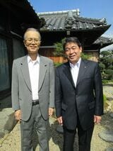 多くの教えと支援をくれた谷口久次先生と（写真：鈴木靴下提供）