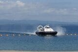 海上を走行するホーバークラフト