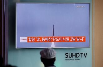 北朝鮮が弾道ミサイルを3発同時に発射