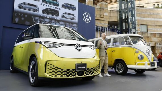 六本木の発表会で車両の説明をする沢村武史氏(写真:フォルクスワーゲン グループ ジャパン)