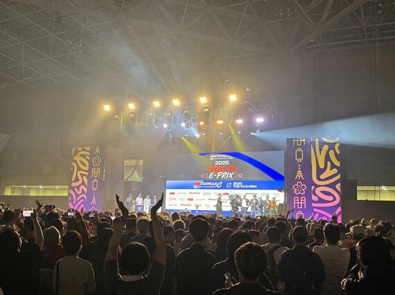 国内でのステージイベントは国内モータースポーツではあまり例がない(筆者撮影)
