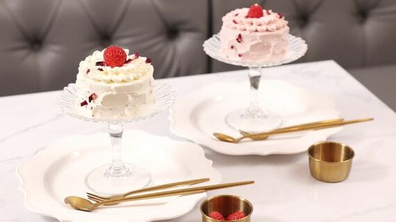 「薔薇と苺のショートケーキ」と「ルビーショコラショート」