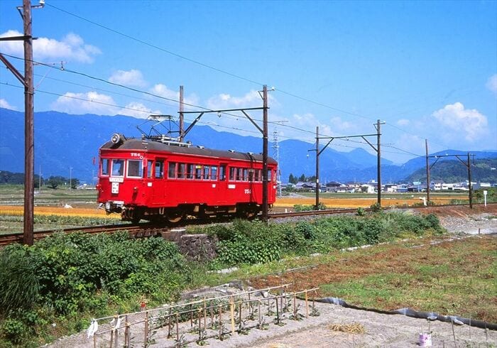 廃線前の揖斐線を走るモ750形