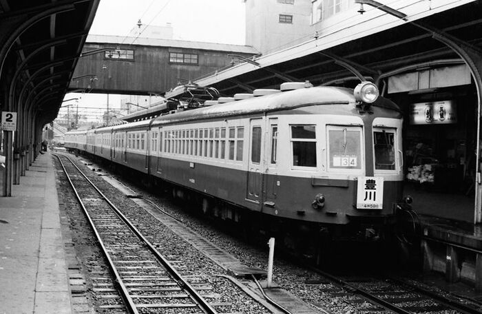 豊橋駅に停車する飯田線時代のモハ52形
