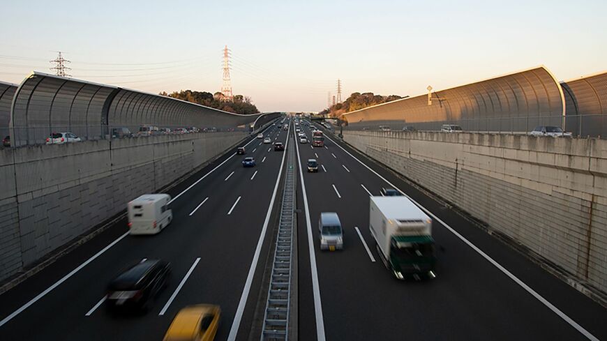 これから大型連休を満喫する人が知らなきゃヤバい、高速道路にまつわる5つの交通ルールをご紹介（写真：OCEANS編集部）