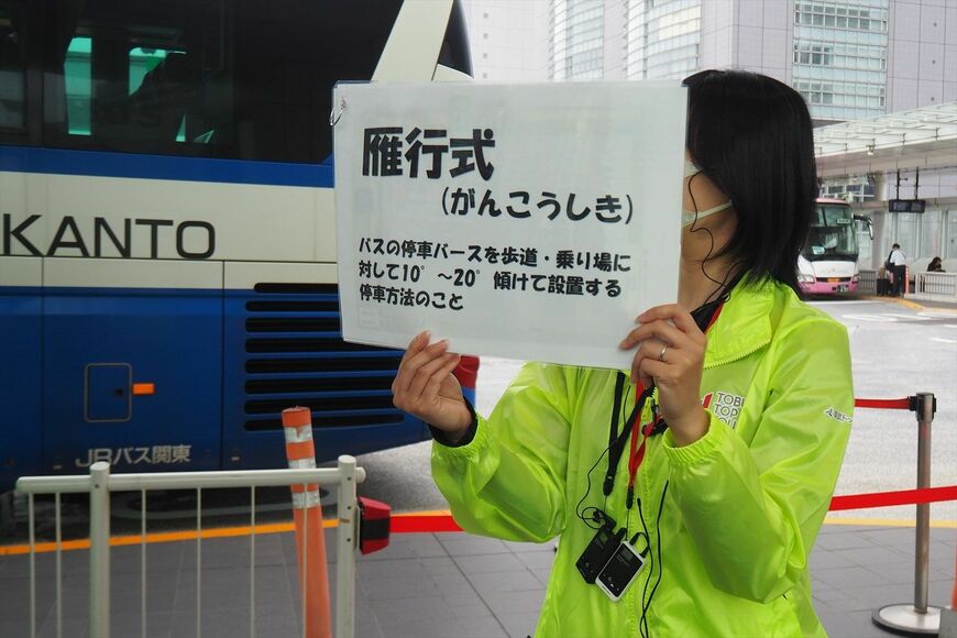 ツアーでは要所要所でくわしい説明が聴けた。なお撮影はすべて許可を得て行っている（筆者撮影）