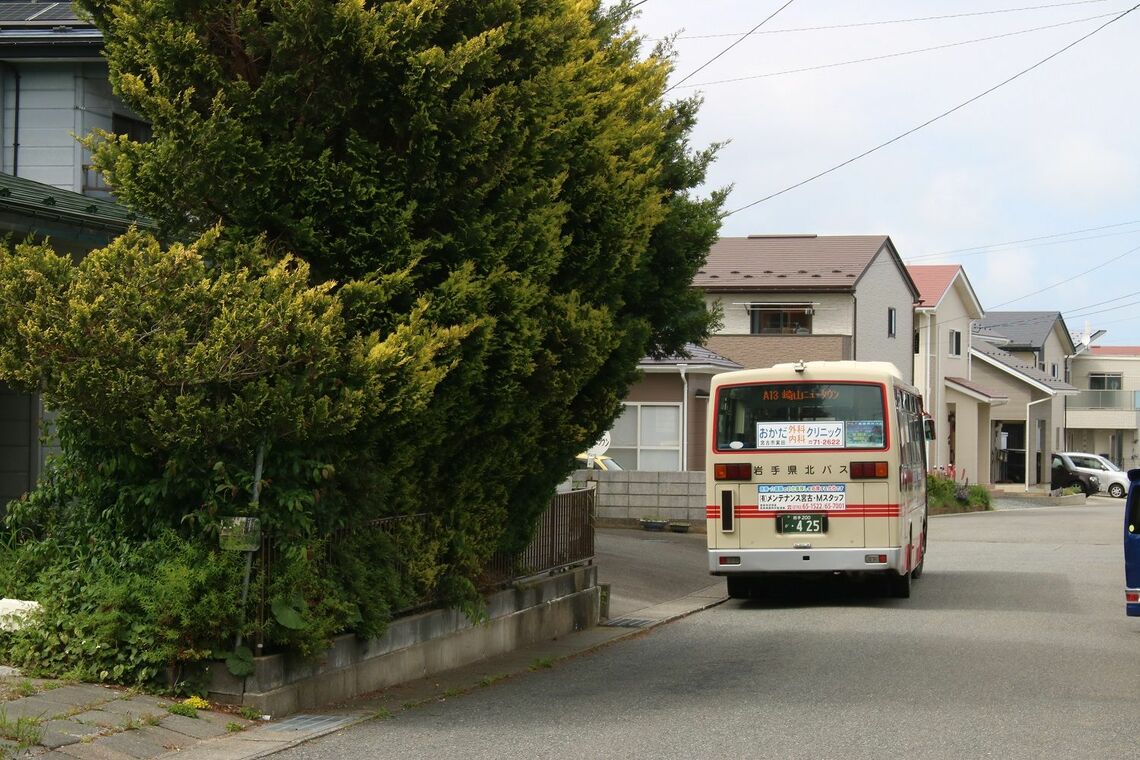 岩手県北バスの崎山ニュータウンバス停付近（筆者撮影）