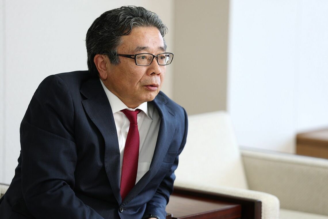 角田克（つのだ・かつ）／1965年生まれ。早稲田大学卒。1989年朝日新聞社入社。東京本社社会部長、人材戦略本部長、編集局長などを歴任。コンテンツ・デジタル政策統括の専務取締役を経て、2024年6月から現職。2025年6月、朝日新聞グループ全体を統括するCEO（最高経営責任者）に就任予定（撮影：尾形文繁）