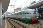 ミラノ・ランブラーテ駅に進入するETR252型