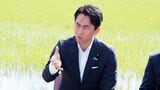 農業関係者らと意見交換する小泉進次郎農相。その姿をメディアは連日のように取り上げている（写真：時事）