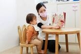 しん治歯科医院では、MFT（口腔筋機能療法）の訓練などを定期的に開催。多くの親子が参加する（写真提供：しん治歯科医院）