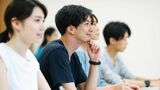 社会は個人レベルから社会政策レベルまで「幸福」を重視する風潮が強まっていますが……（写真：EKAKI／PIXTA）