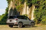 スバルの新型「フォレスター Premium S:HEV EX」（写真：SUBARU）