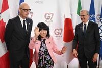 片山財務相､為替動向に｢断固たる措置を取るときは取る｣