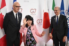 片山財務相､為替動向に｢断固たる措置を取るときは取る｣