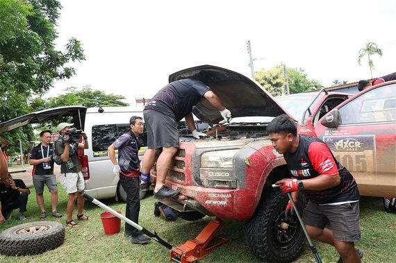 中間サービスでのメンテナンス風景