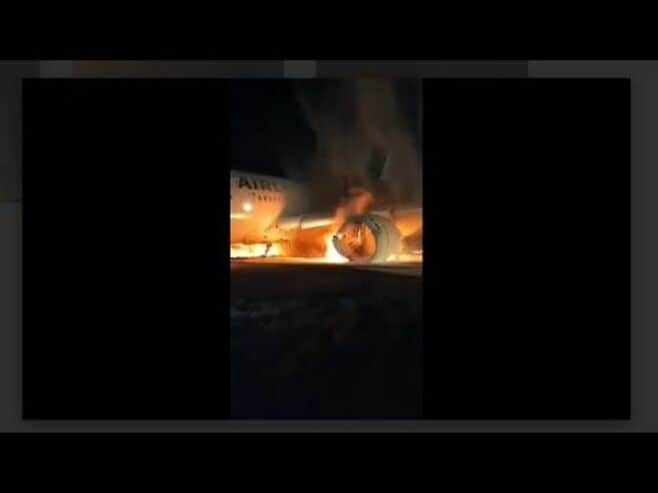 【羽田空港衝突事故】JAL機の乗客が撮影し…