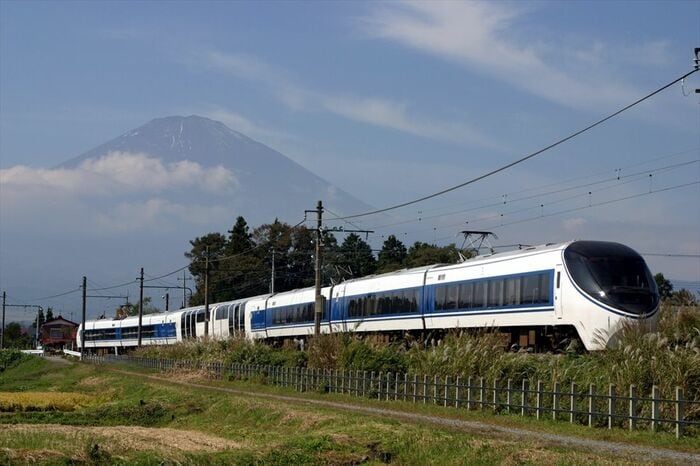 371系とRSEは共通規格で造られたが