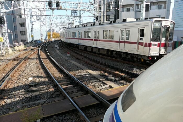 通勤電車が発着するのは1・2番線