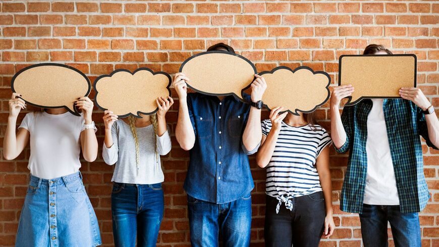 どうすれば雑談をおもしろくすることができるのでしょうか（写真：Rawpixel／iStock）