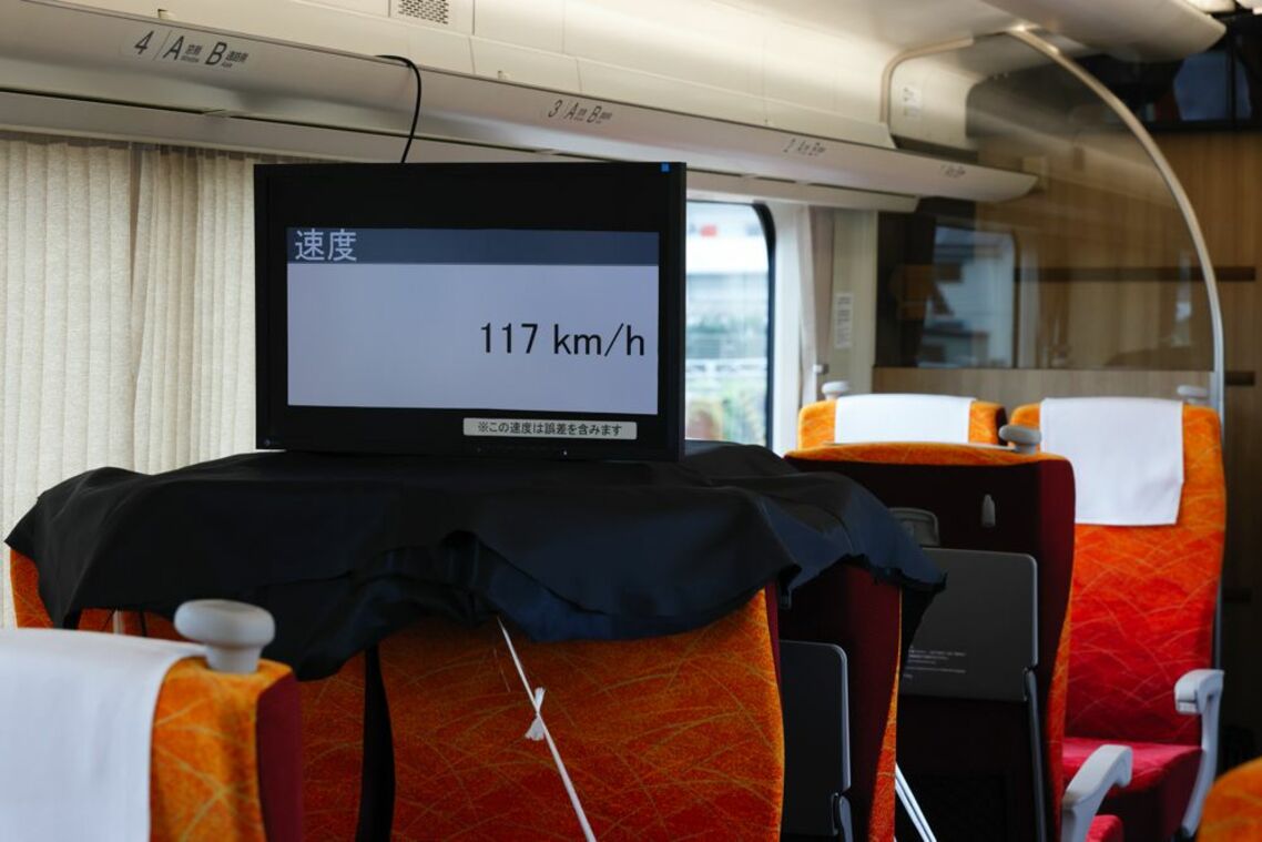 東海道本線内で最高時速120kmに迫る速度で走行