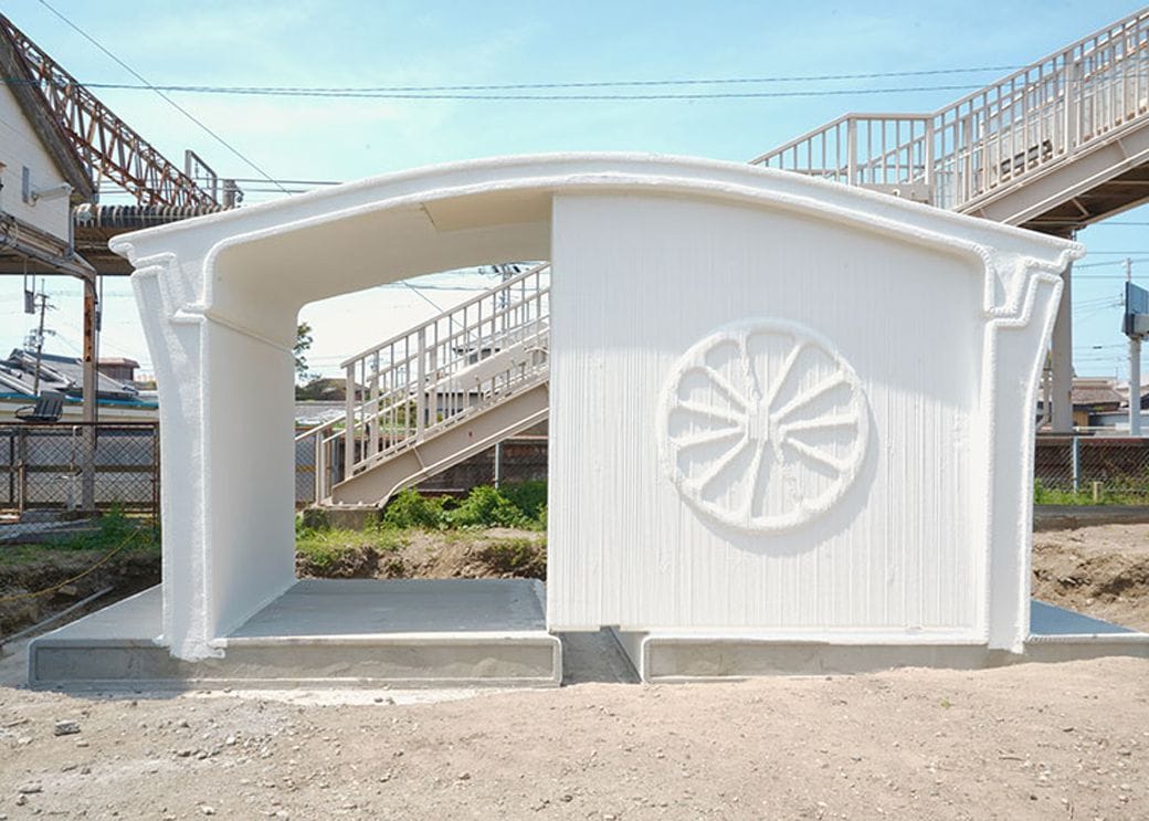 2025年3月、老朽化したJR紀勢本線「初島駅」の駅舎を鉄筋コンクリート造に建て替え。7月22日より利用開始とのこと（提供：セレンディクス／ヌーブ）