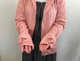 指先以外の手の甲を覆うことができる（筆者撮影）