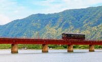 ｢におい気にせず飲食できる｣観光列車旅の優越感　新幹線のような気遣い不要｢食事とお酒付き｣