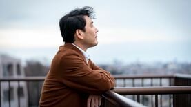 結婚して家庭を持つのがまだ標準？ ｢推し活で休む｣と言いづらい単身者､入院も老後も家族頼みの社会
