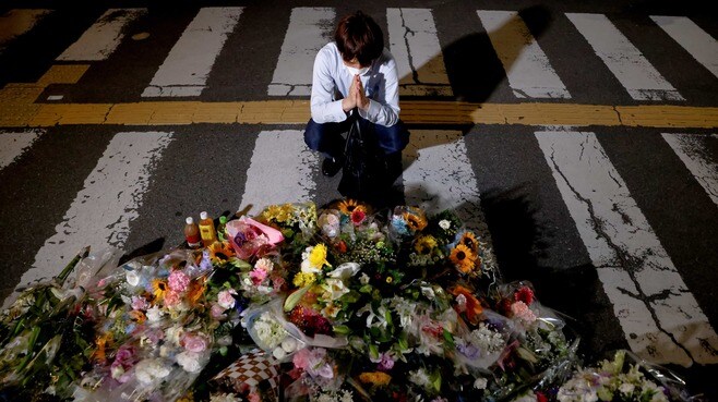 米紙が伝えた｢銃のない日本｣で起きた暗殺の衝撃