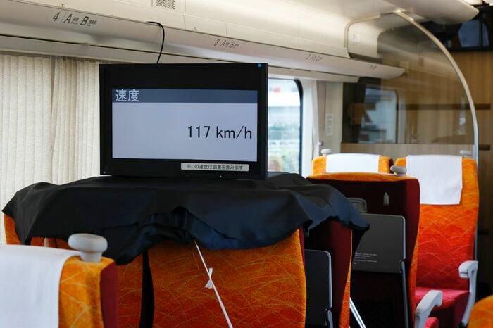 東海道本線内で最高時速120kmに迫る速度で走行