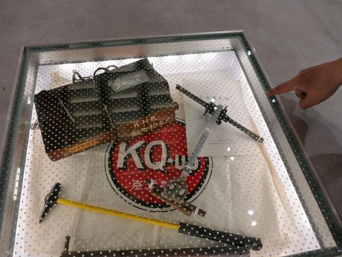 床にも展示物がある