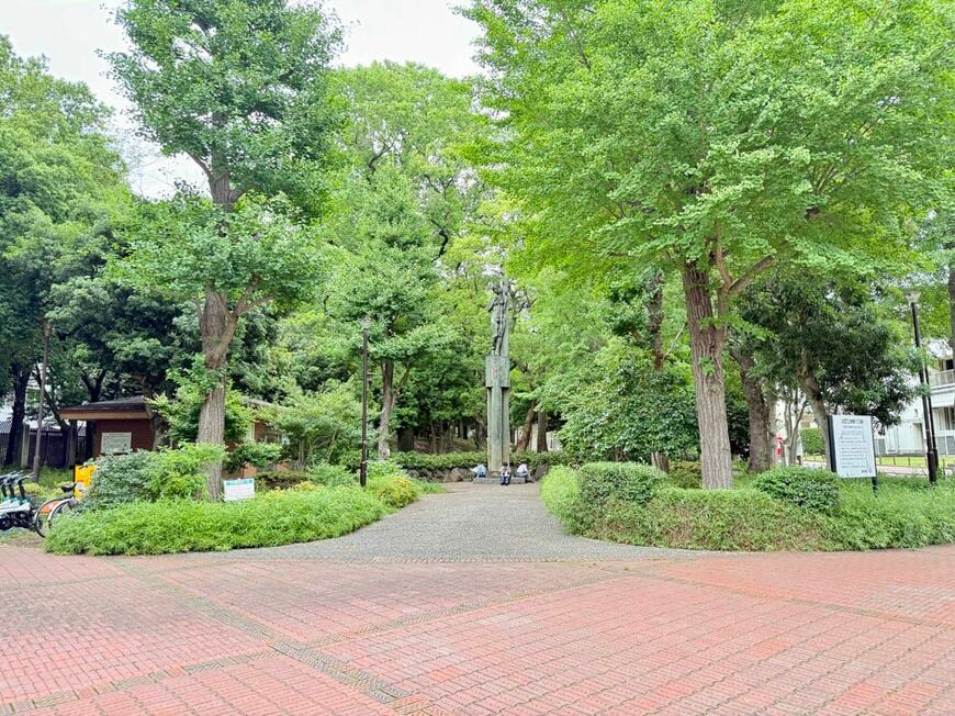 緑豊かな滝野川公園（写真：筆者撮影）