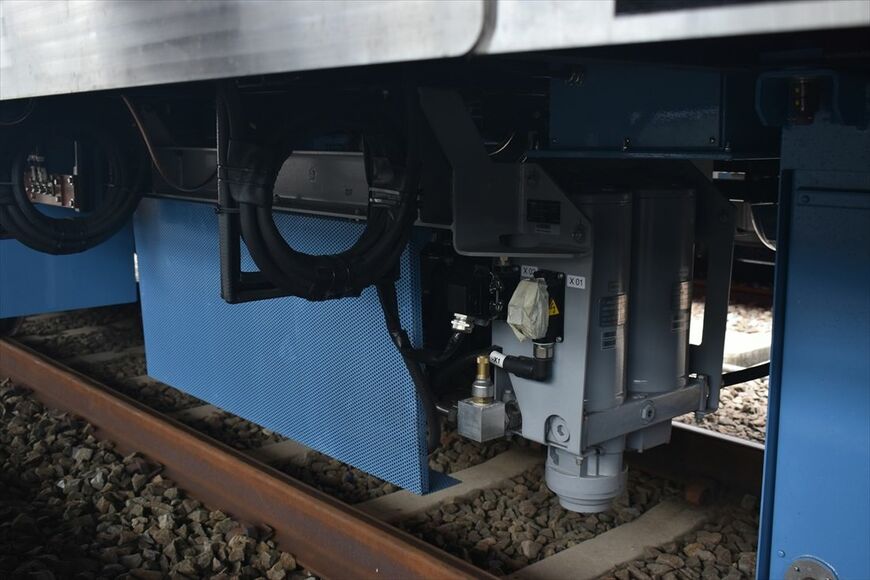 コンプレッサーはドイツのクノール製（筆者撮影）