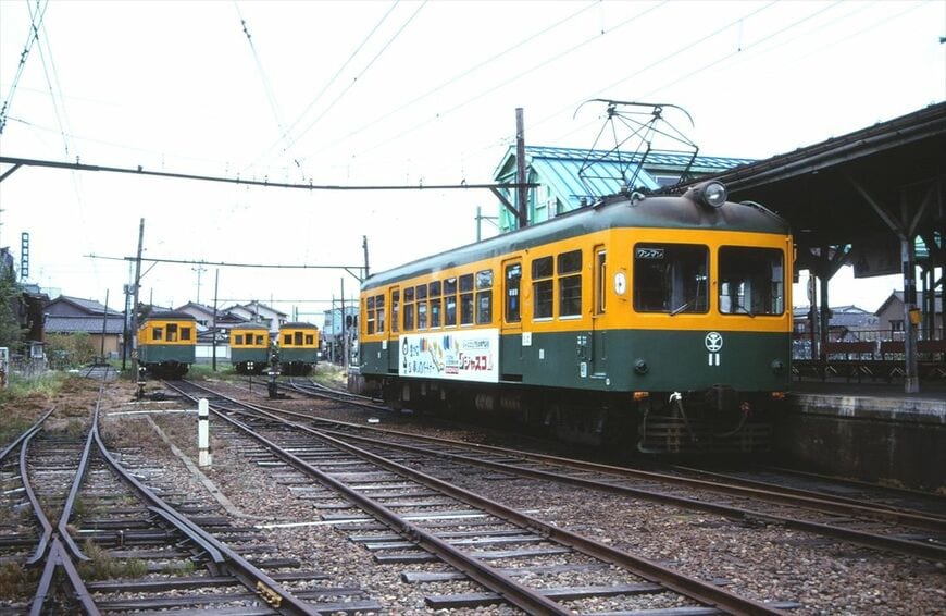 新潟交通電車線の終点、燕駅の構内と車両（撮影：南正時）