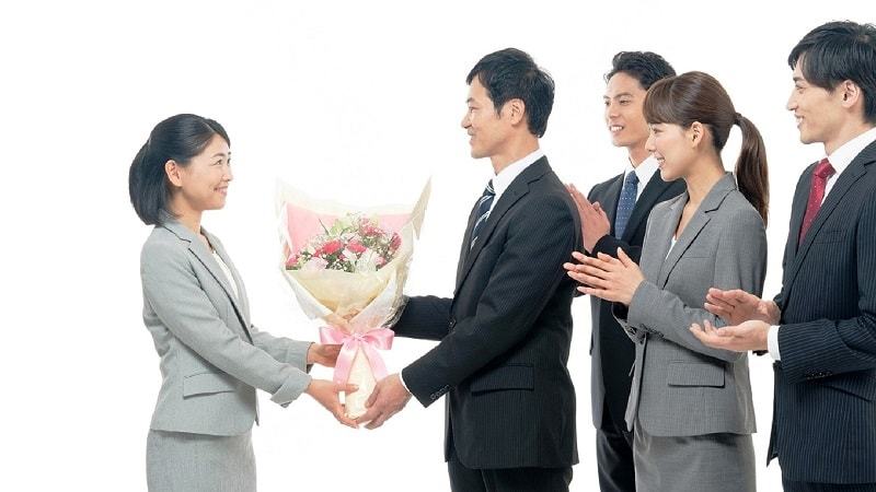 送別会前に知りたい 花束贈呈 基本中の基本 若手社員のための 社会人入門 東洋経済オンライン 社会をよくする経済ニュース