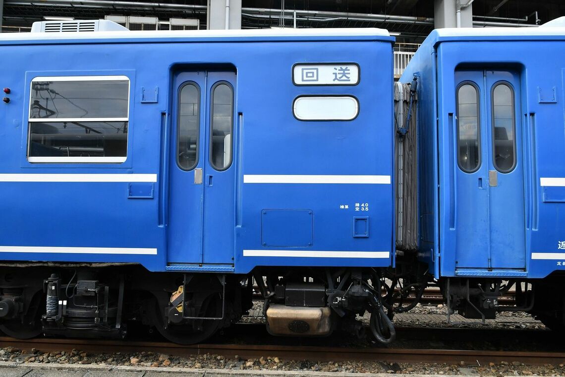 客扉は折り戸を採用。行先表示幕も標準装備とした（撮影：伊原薫）