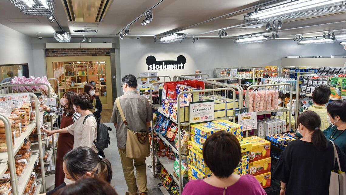 2022年8月30日にオープンした、コストコ再販店stockmart府中店。下北沢に続き2店目となる（撮影：大澤誠）この記事の画像を見る(◯枚)