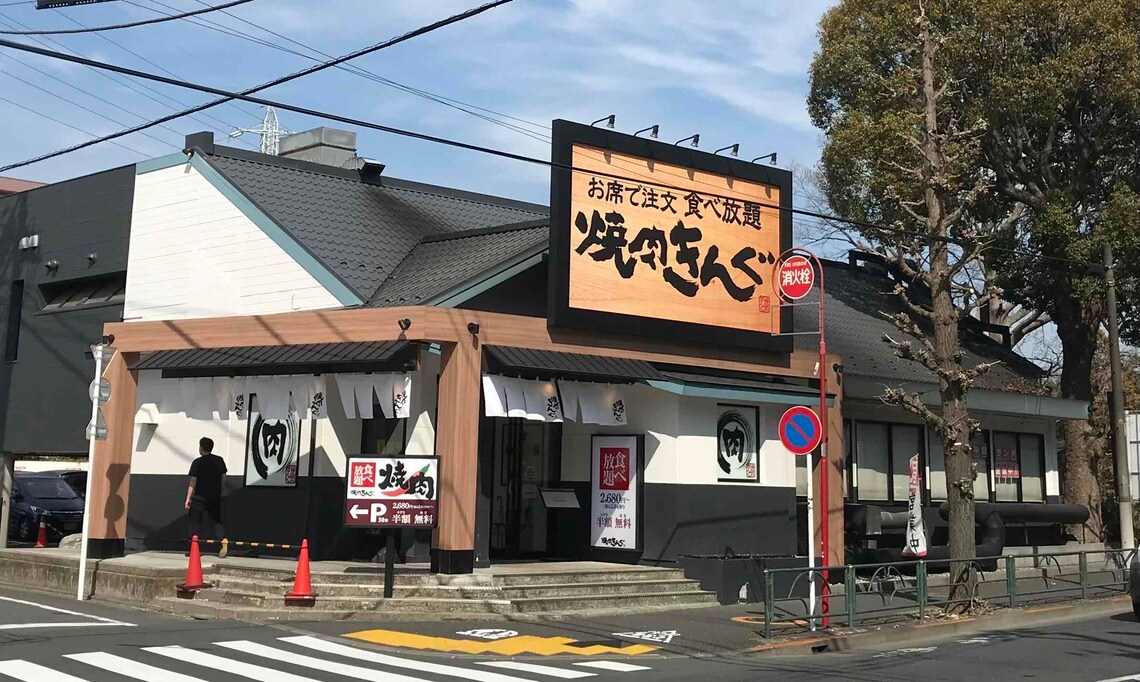 東京都内にある「焼肉きんぐ 駒沢公園店」（2022年3月、筆者撮影）