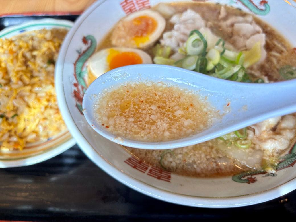 あじへいラーメンのスープ