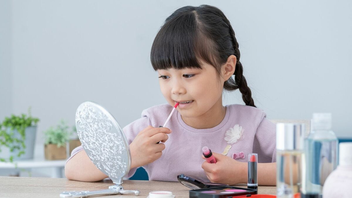小学生パパが直面｢娘のメイク｣にどう向き合う？ 低年齢化が進むキッズメイク　心配もあるが… | 美容・フィットネス | 東洋経済オンライン