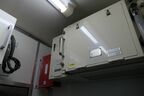 ところ狭しと機器が取り付けられている