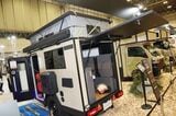 ダイレクトカーズの小型キャンピングトレーラー「ノマドア」（写真：筆者撮影）