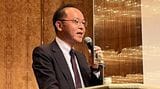マイクを持ち講演する大杉潤氏