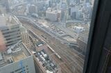 眼下には大阪駅を発着する列車たちが行き交う（写真：村上悠太）