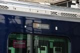 「特急・横浜行き」の英字表示。13000系は相鉄線内専用で、他社線には乗り入れない（撮影：大澤誠）