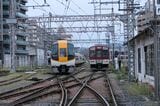 引き上げ線に入る特急車両（記者撮影）